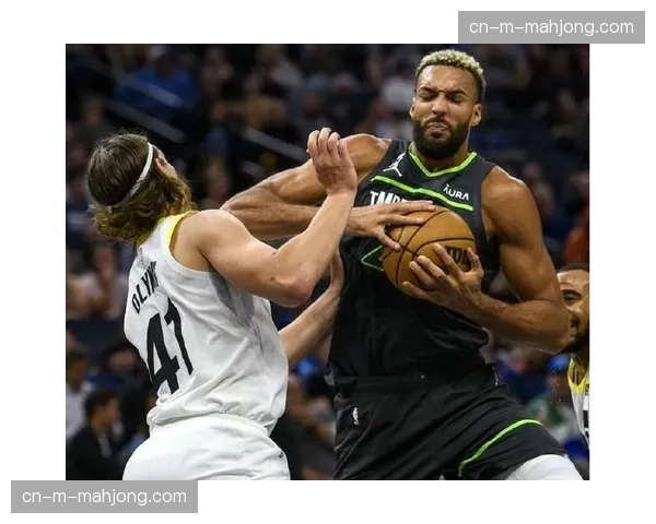 戈贝尔森林狼防守核心 54.6%油漆区命中率保高效吃饼能力