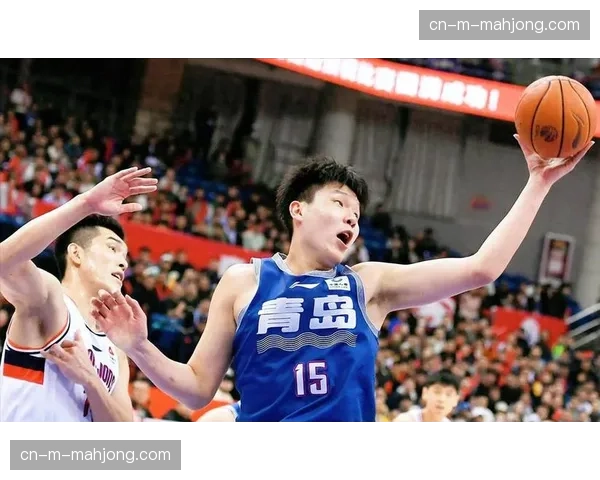 青岛队克劳福德运动能力与护框篮板能力突出，分担内线压力